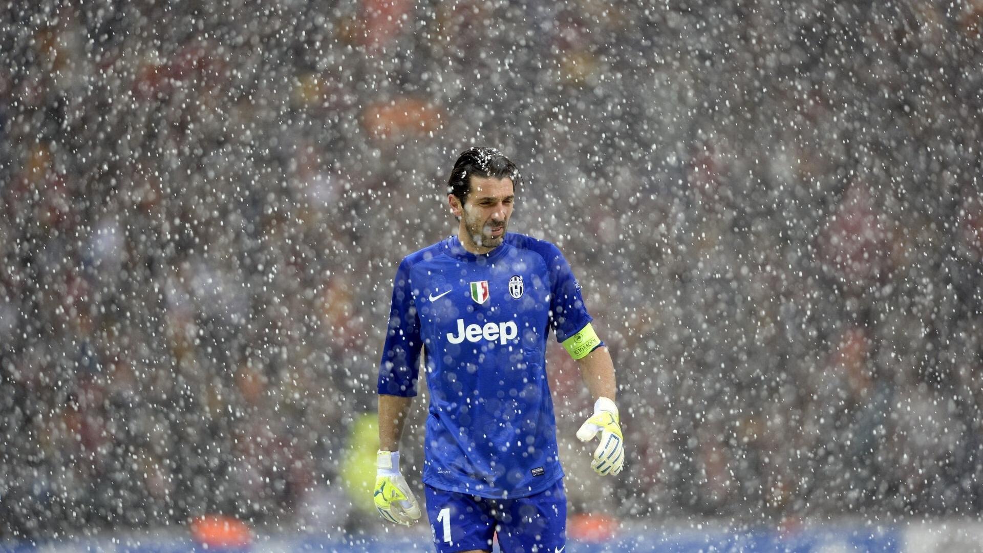 青春风暴席卷亚洲！U20国青绝境突围闯入八强 赛后狂奔相拥点燃赛场